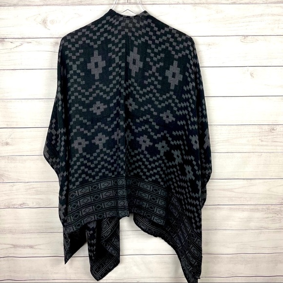 Gap Geo Print Shrug/Wrap OS - Picture 5 of 7